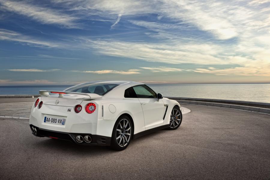  Nissan GT-R 2011 года  (фото 45 из 87)